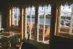 Gardsøya Ferienhaus Nr. 2: Blick aus dem Wohnbereich auf den Fjord