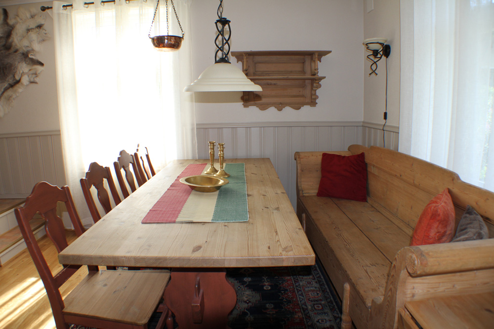 norwegischer Stil des Sitzbereiches in Namsenfjorden